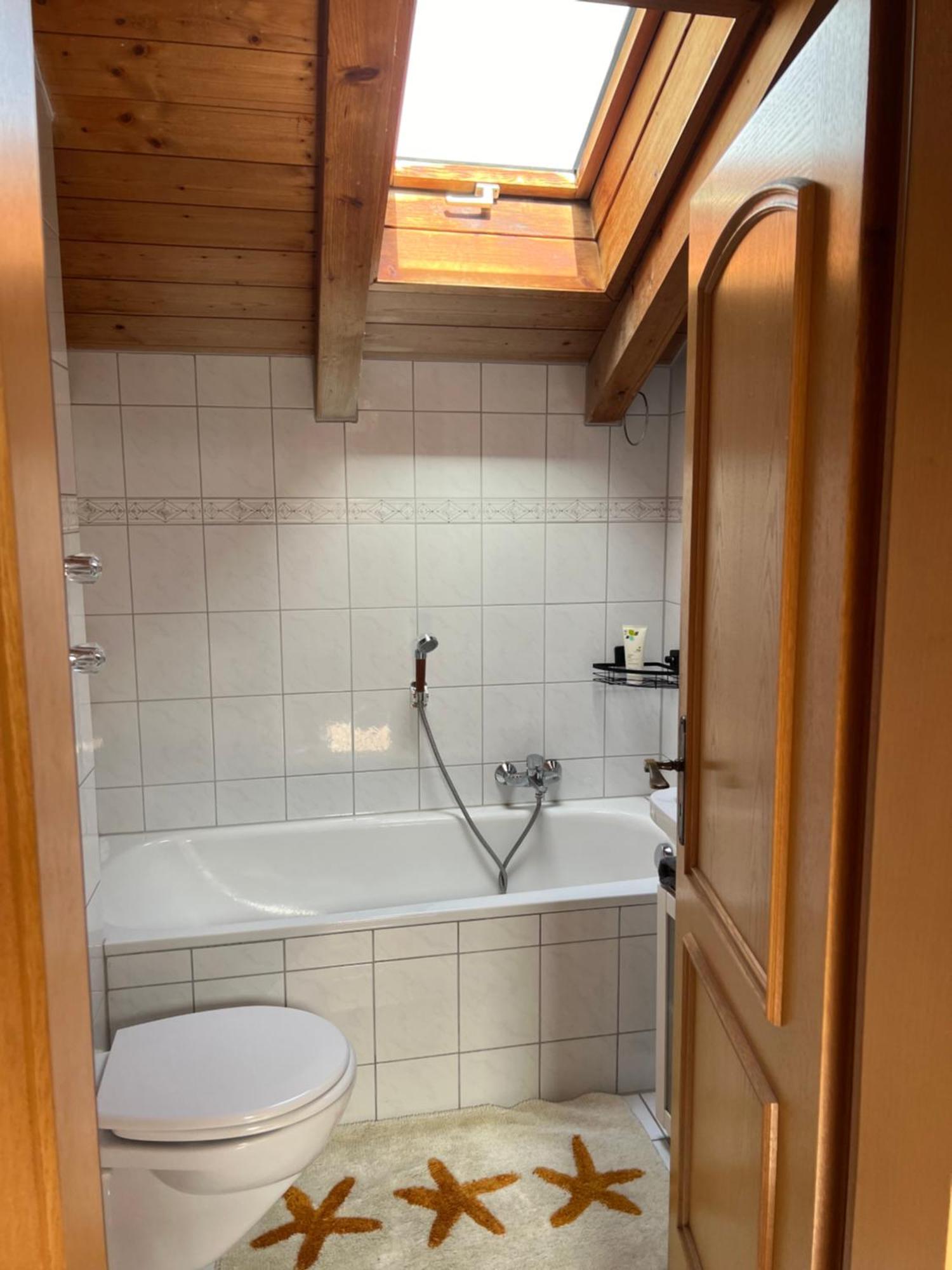 Gemuetliche Dachgeschosswohnung Mit Balkon Ainring Esterno foto