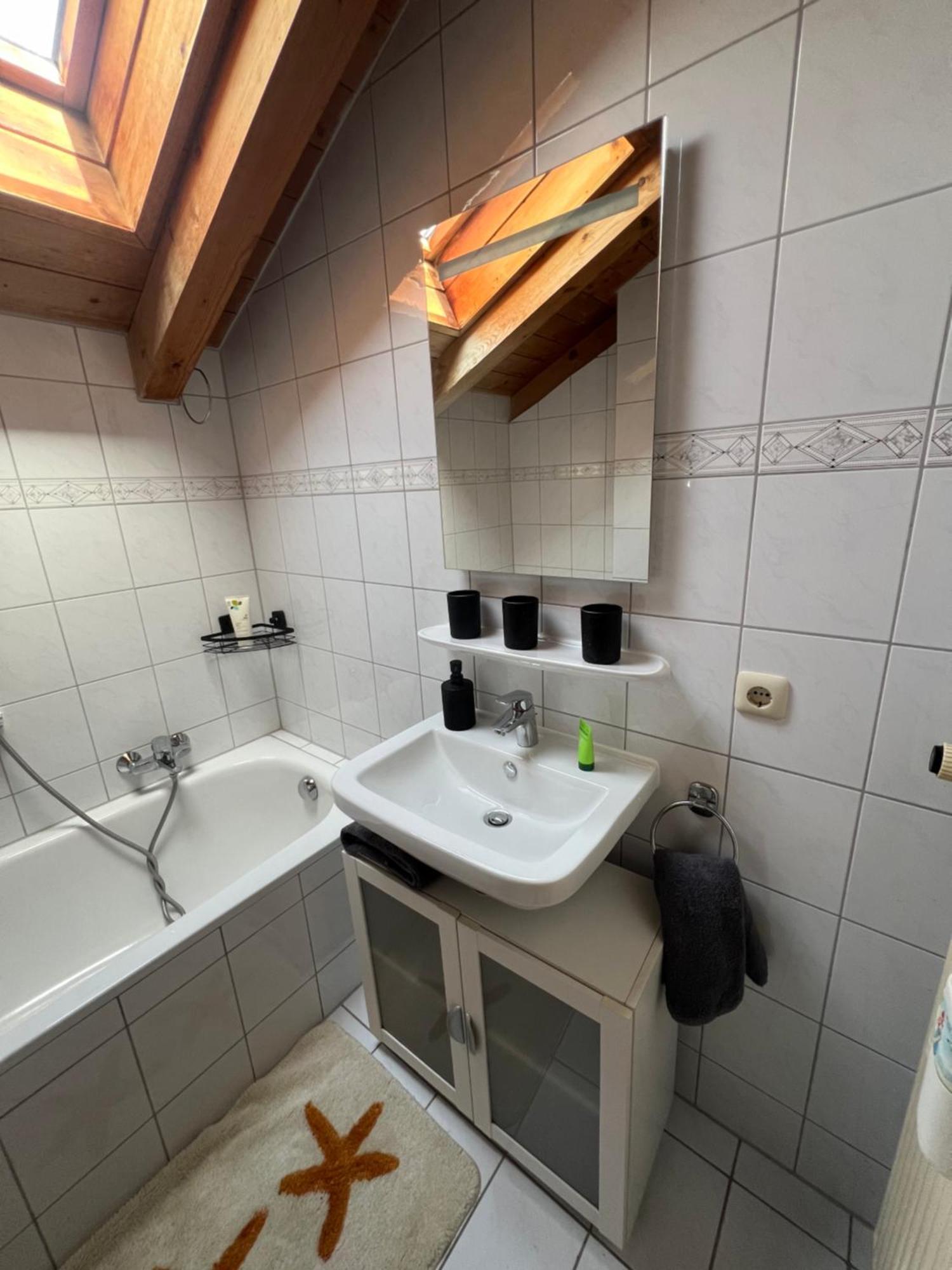 Gemuetliche Dachgeschosswohnung Mit Balkon Ainring Esterno foto