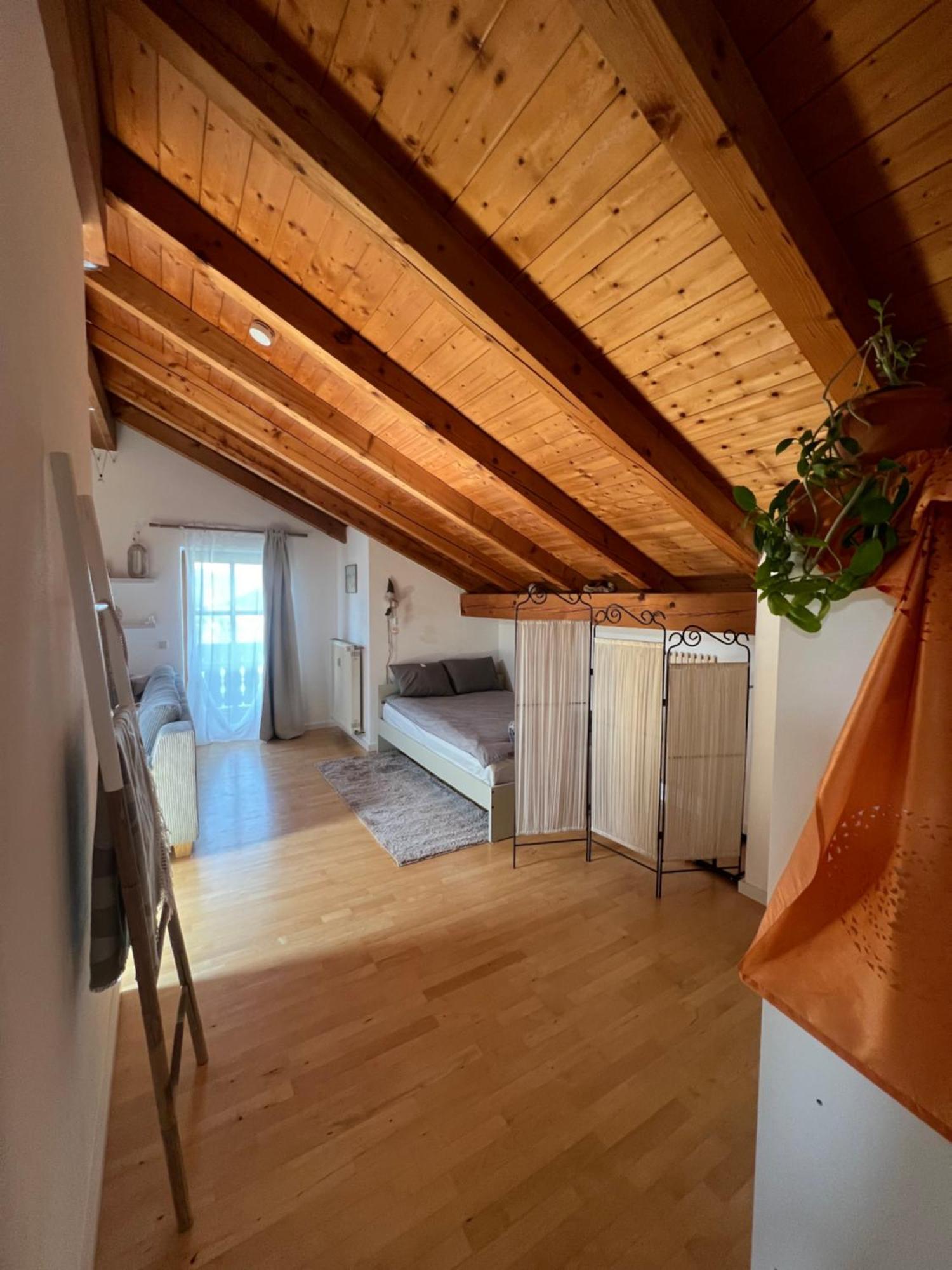 Gemuetliche Dachgeschosswohnung Mit Balkon Ainring Esterno foto